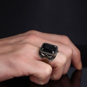 Desenli Gövdeli Zirkon Taşlı 925 Ayar Gümüş Erkek Yüzük