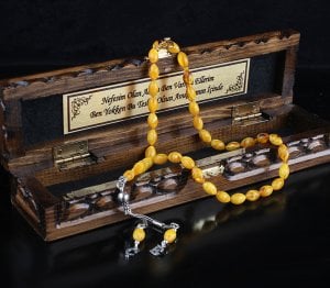 Gümüş Püskül ve Harfli Ahşap Kutulu Kehribar Tesbih