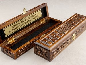 Kişiye Özel Not Yazılı Ahşap Oyma Sanatı İle Hazırlanmış El İşi Tesbih Kutusu