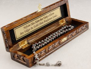 Kişiye Özel Not Yazılı Ahşap Oyma Sanatı İle Hazırlanmış El İşi Tesbih Kutusu