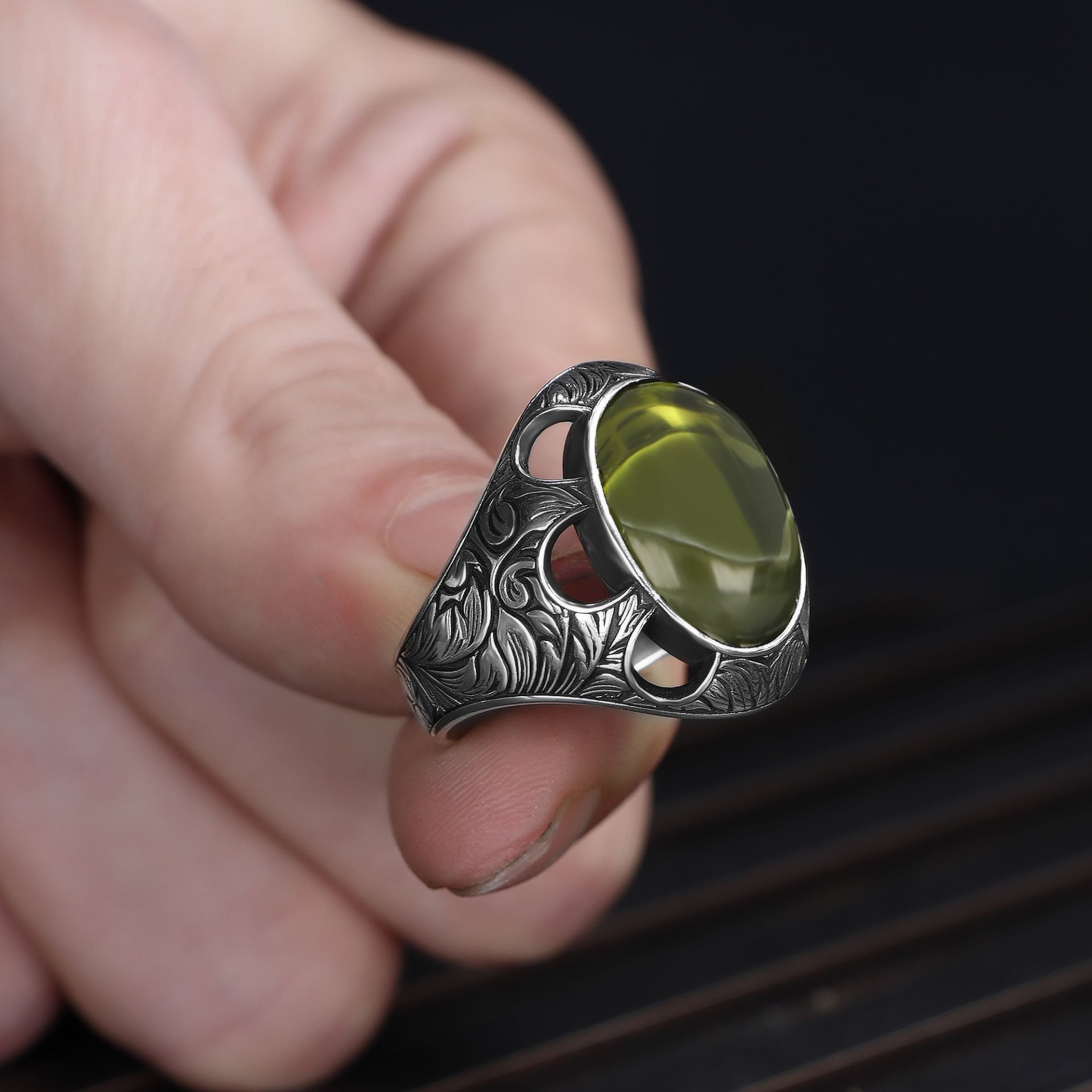 Desenli Model Peridot Taşlı 925 Ayar Erkek Gümüş Yüzük