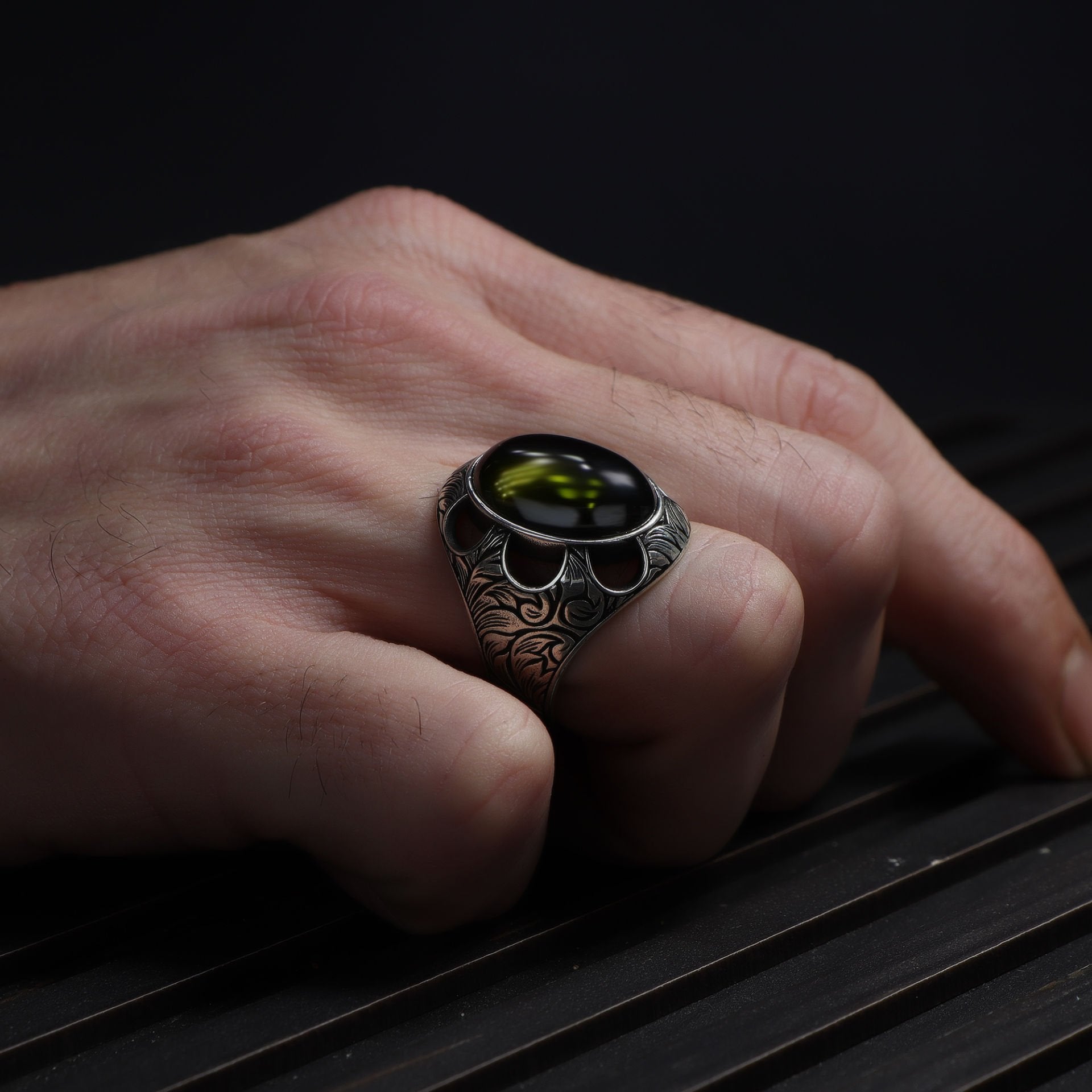 Desenli Model Peridot Taşlı 925 Ayar Erkek Gümüş Yüzük