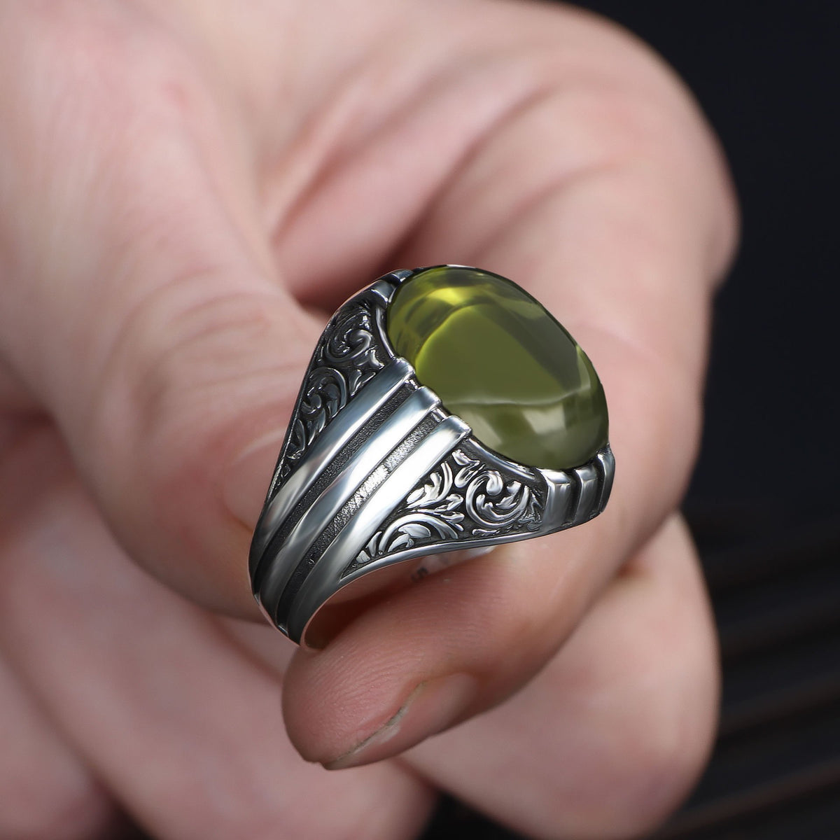 Desenli Model Peridot Taşlı 925 Ayar Erkek Gümüş Yüzük