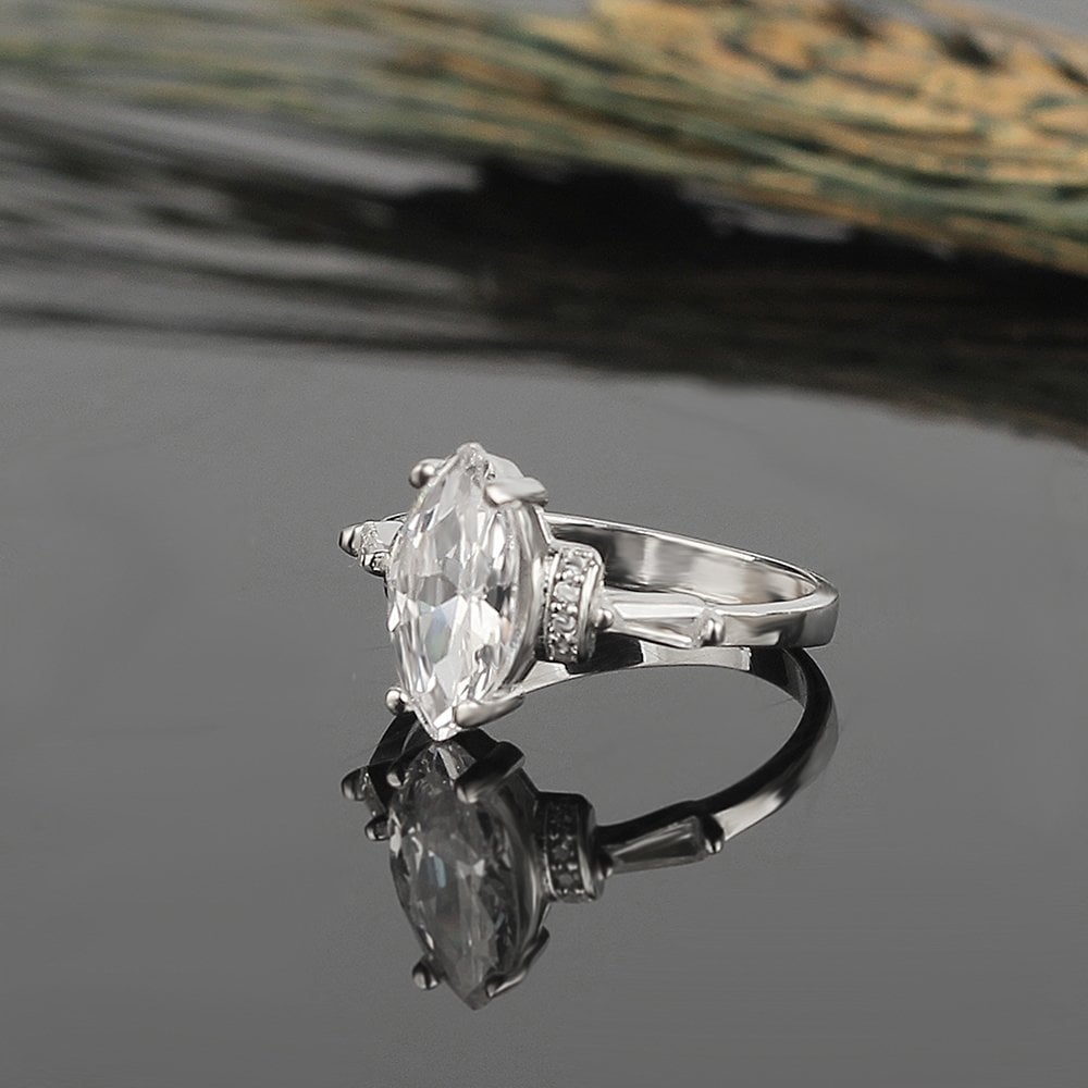 Zirkon Taşlı Gümüş Kadın Yüzük