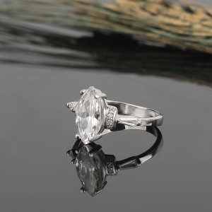 Zirkon Taşlı Gümüş Kadın Yüzük