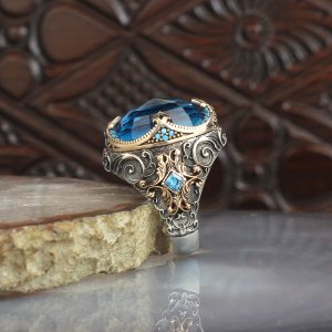 Rölyef Desenli Blue Topaz Taşlı 925 Ayar Gümüş Erkek Yüzük