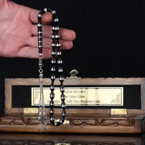 Gümüş Püsküllü Harfli Kutulu Kuka Tesbih