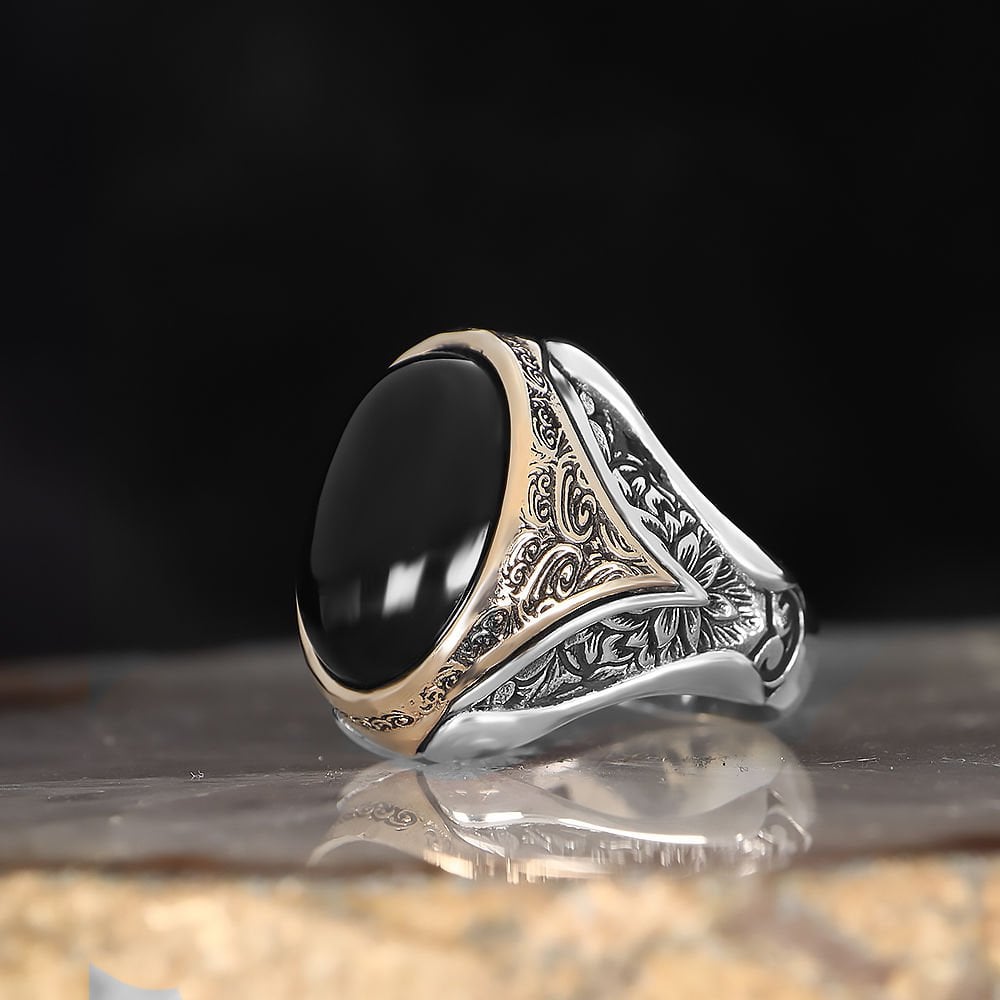 Kalem İşlemeli Oniks Taşlı 925 Ayar Erkek Gümüş Yüzük