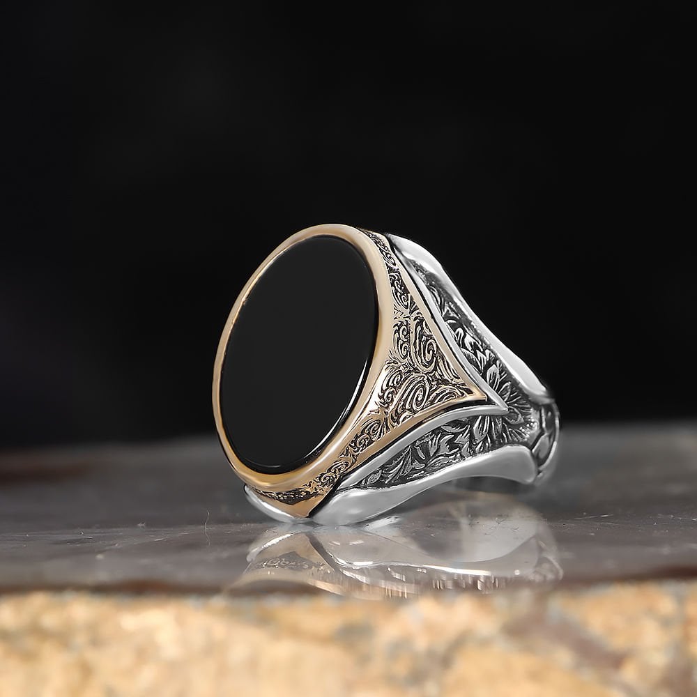 Kalem İşlemeli Oval Oniks Taşı 925 Ayar Erkek Gümüş Yüzük