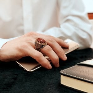 Akik Taşlı Kalem İşçilikli 925 Ayar Gümüş Yüzük
