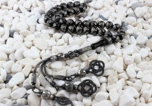 Yoğun Gümüş İşlemeli Kazaz Püsküllü Gürcistan Oltu Tesbih