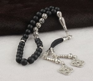 Gümüş İsim Yazılı Metal Püsküllü Mat Oniks Taşlı Tesbih