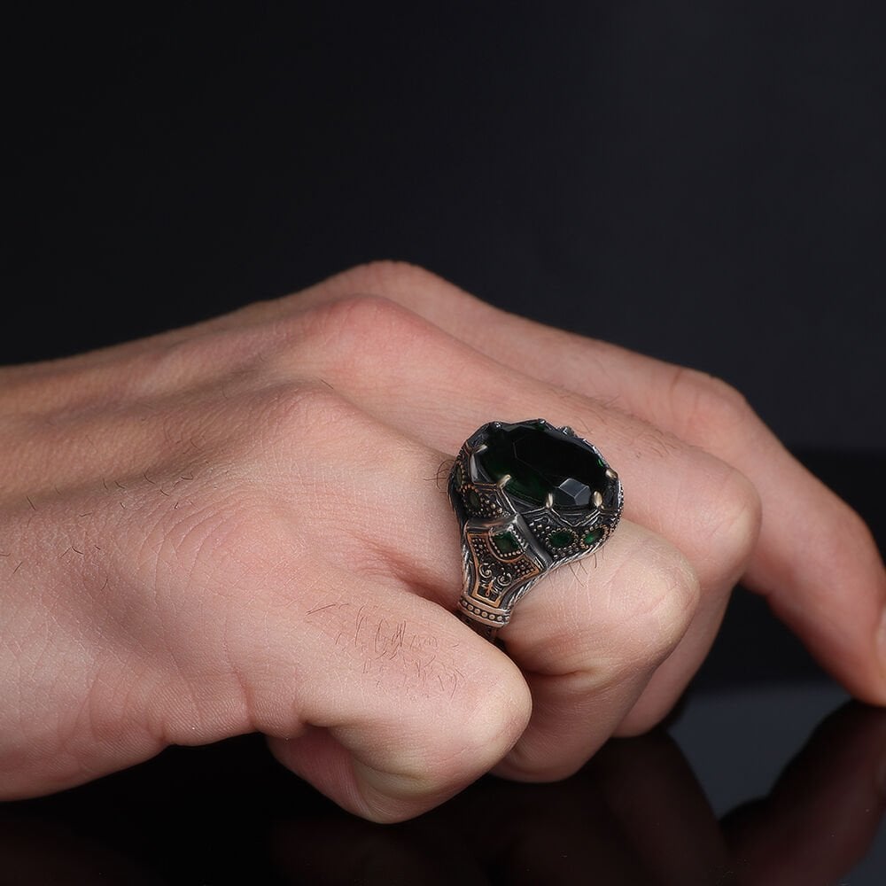 Oval Kesim Yeşil Zirkon Taşlı Desenli Erkek Gümüş Yüzük
