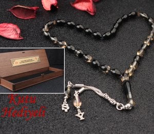 Kutu Hediyeli Gümüş Püsküllü Harfli Sıkma Kehribar Tesbih