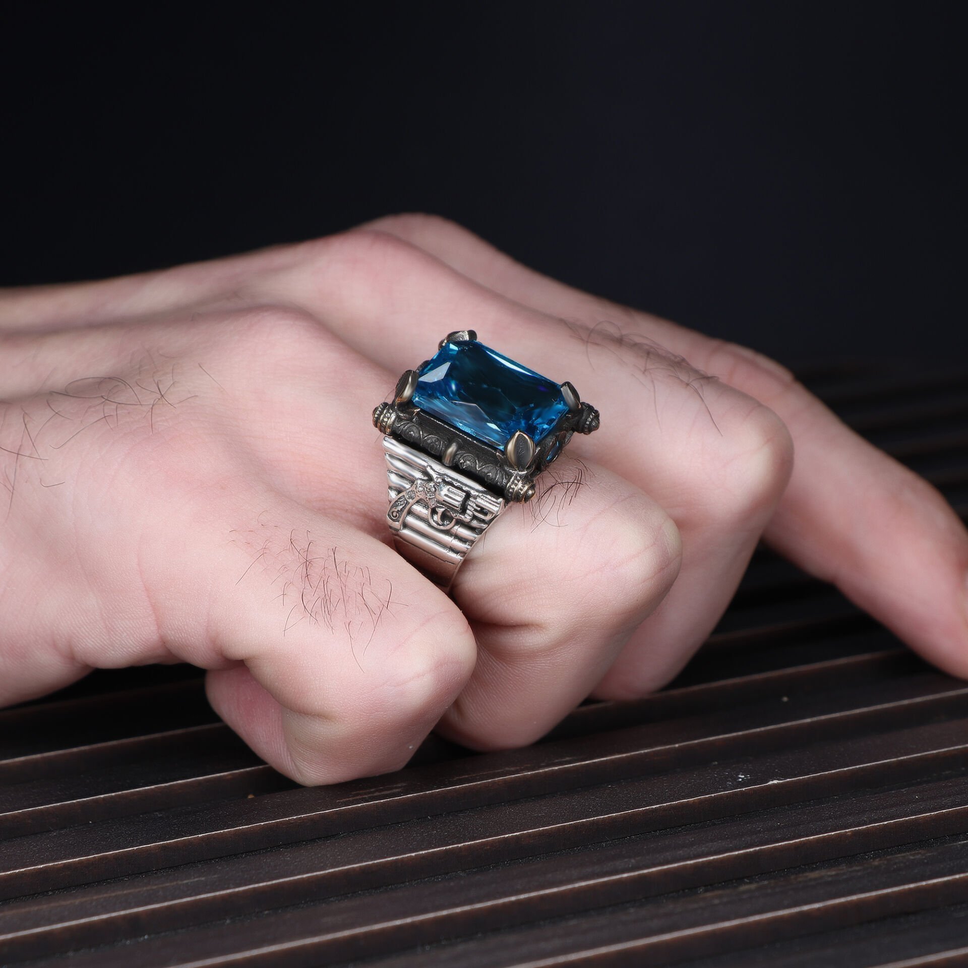Silahlı Model Blue Topaz Taşlı 925 Ayar Erkek Gümüş Yüzük