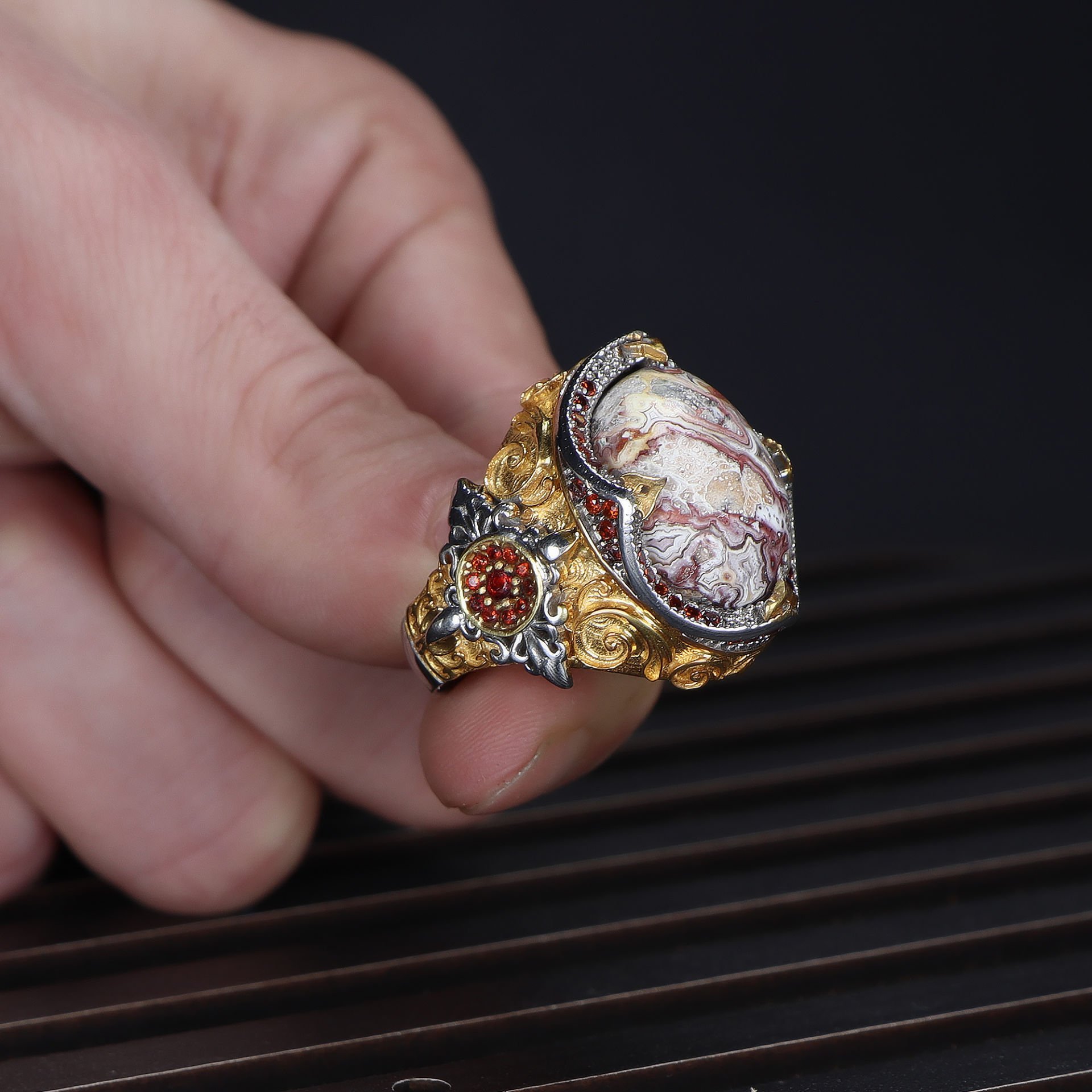 Rodaj Kaplamalı Dantelli Akik Taşlı 925 Ayar Erkek Gümüş Yüzük