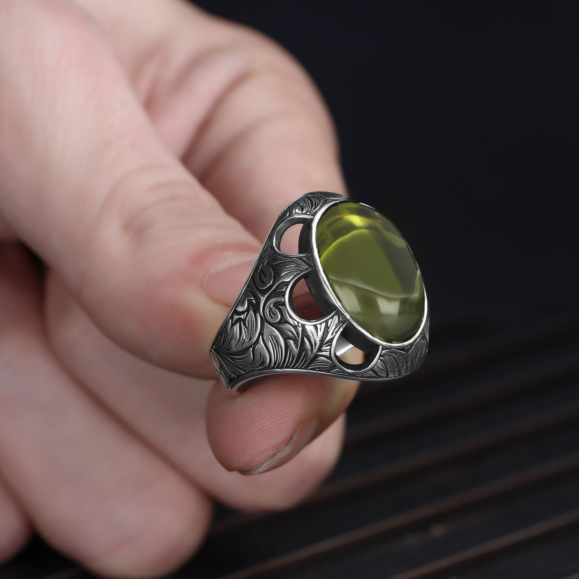 Desenli Model Peridot Taşlı 925 Ayar Erkek Gümüş Yüzük