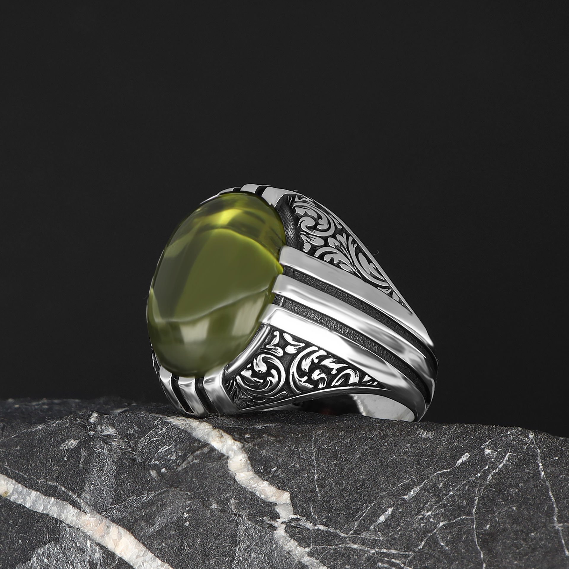 Desenli Model Peridot Taşlı 925 Ayar Erkek Gümüş Yüzük