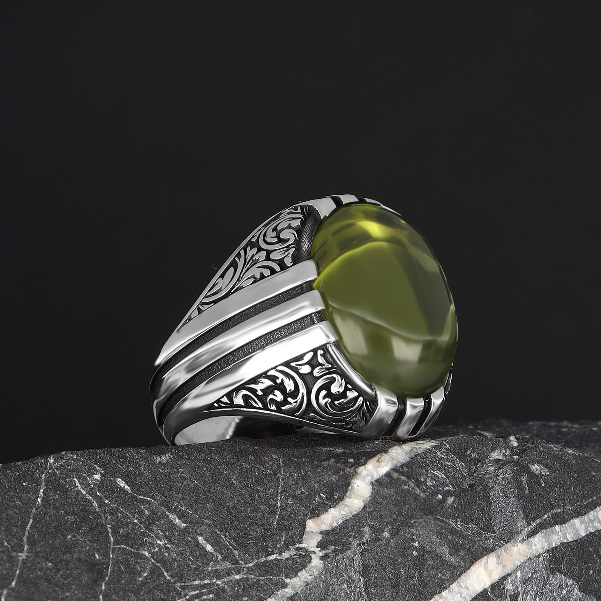 Desenli Model Peridot Taşlı 925 Ayar Erkek Gümüş Yüzük