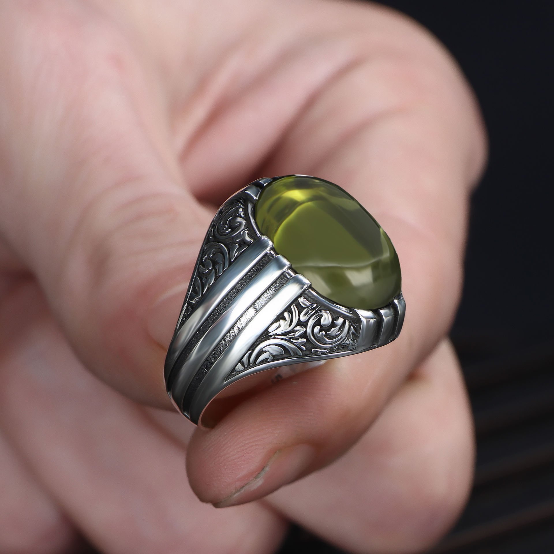 Desenli Model Peridot Taşlı 925 Ayar Erkek Gümüş Yüzük
