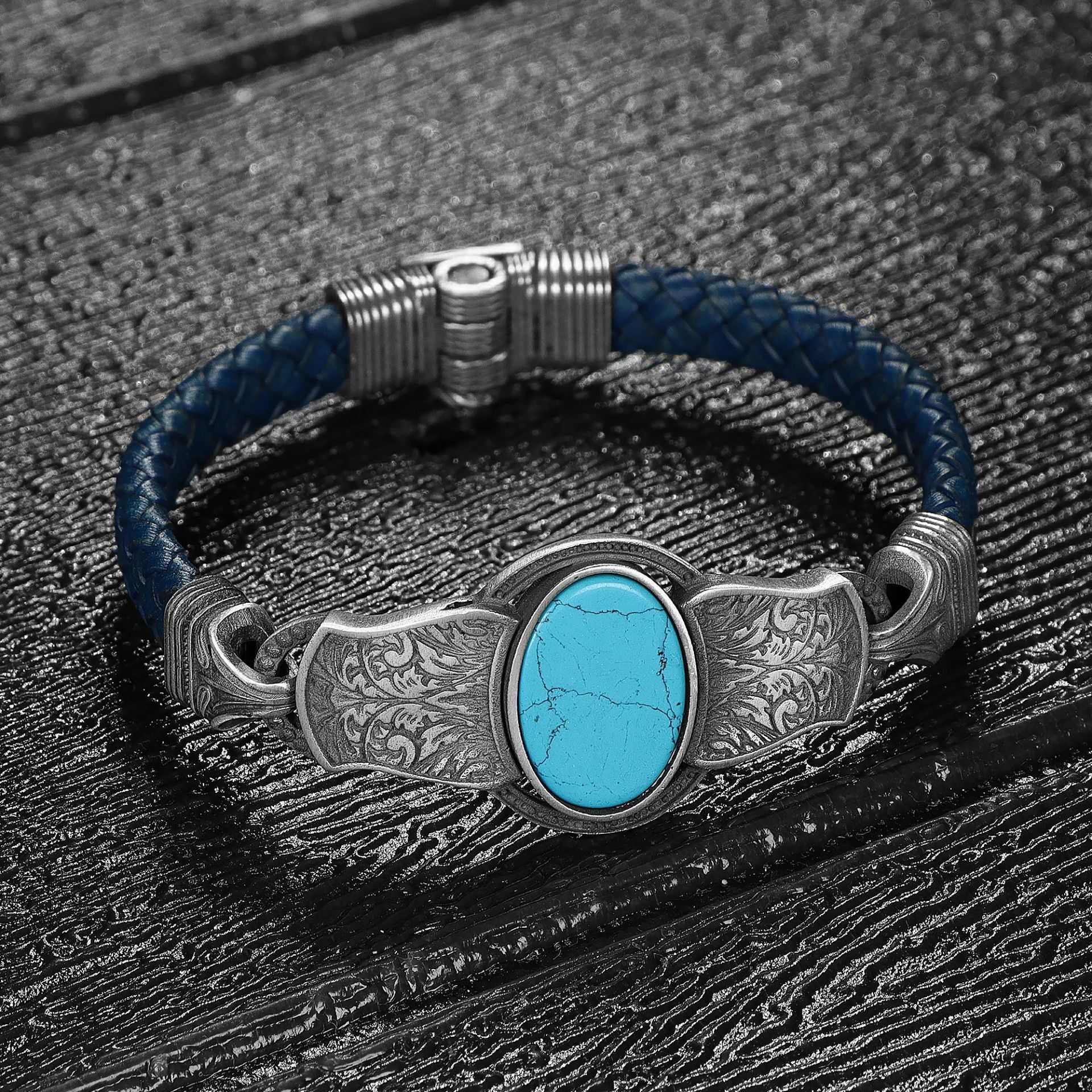 Kalem İşlemeli Firuze Taşlı Model 925 Ayar Erkek Gümüş Deri Bileklik