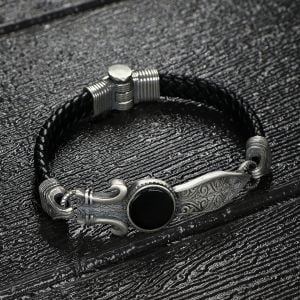 Kalem İşlemeli Kılıçlı Model Oniks Taşlı 925 Ayar Gümüş Erkek Deri Bileklik