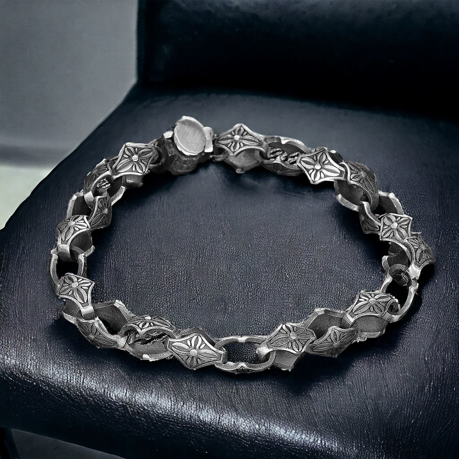 Kalem İşlemeli Model 925 Ayar Gümüş Erkek Bileklik