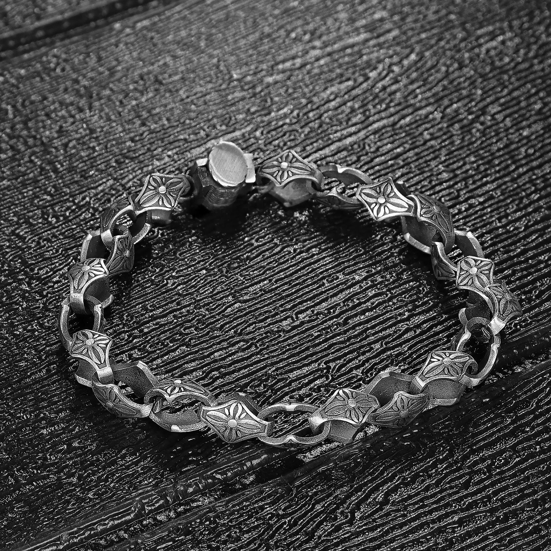 Kalem İşlemeli Model 925 Ayar Gümüş Erkek Bileklik